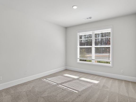 3rd image of 325 Garnet Dr