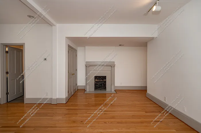 211 W 9th St #5 — Photo 19
