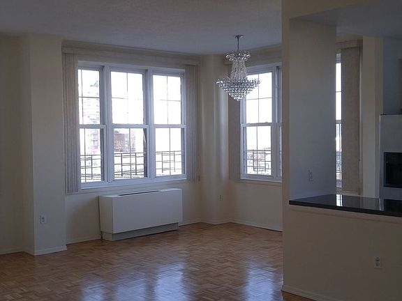 4th image of 40 Oceana Dr W #5