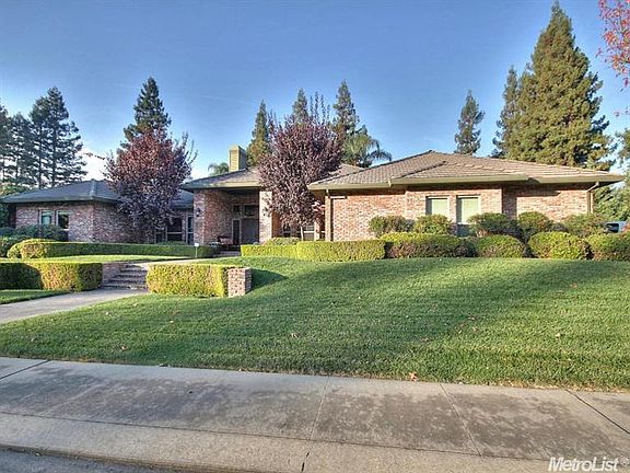 2nd image of 1405 Riveroaks Dr