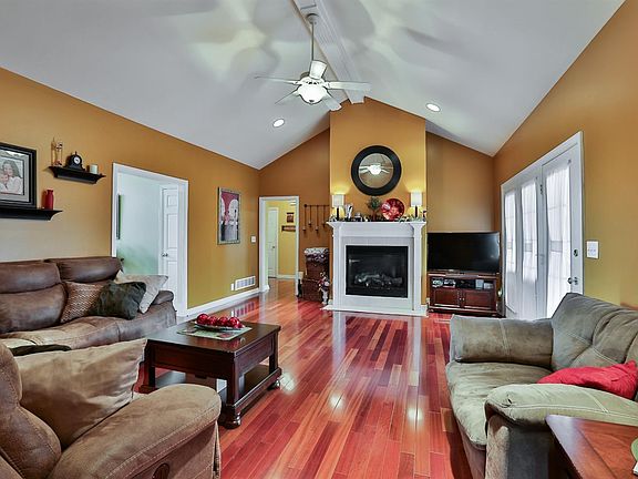 5th image of 521 Creek Side Dr