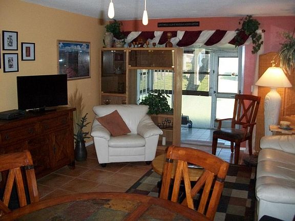 2nd image of 2977 Ashley Dr W APT A