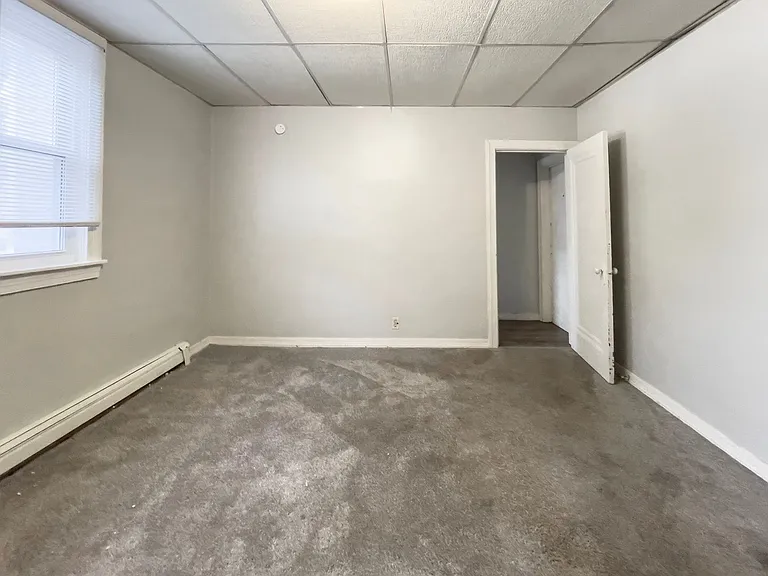 Preleasing For August! Close To Campus — Photo 6