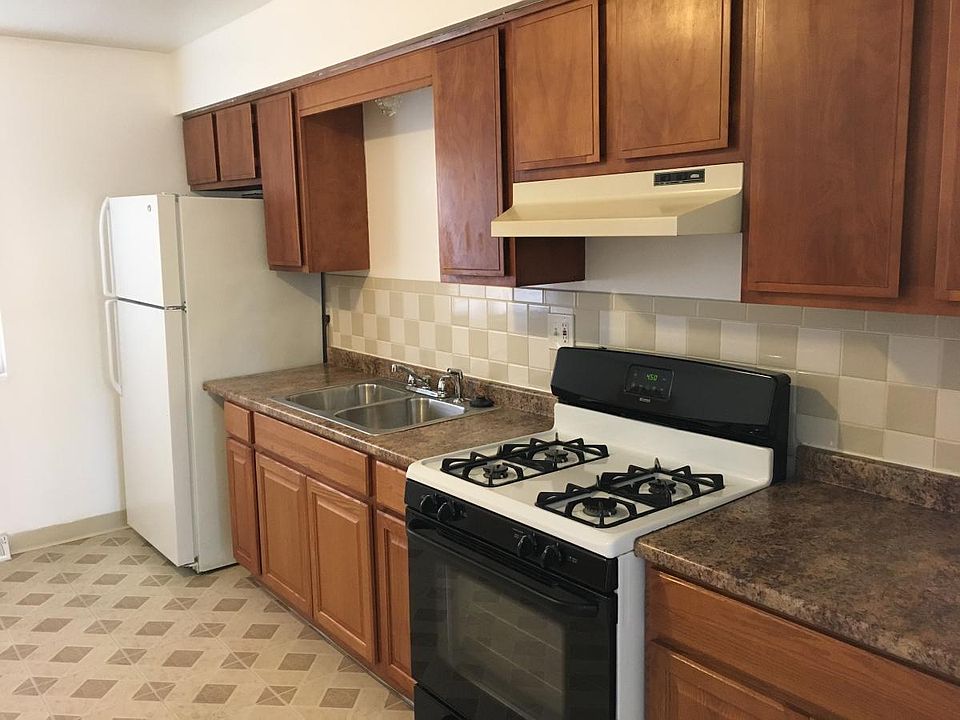 1st image of 459 Sullivan Ave
