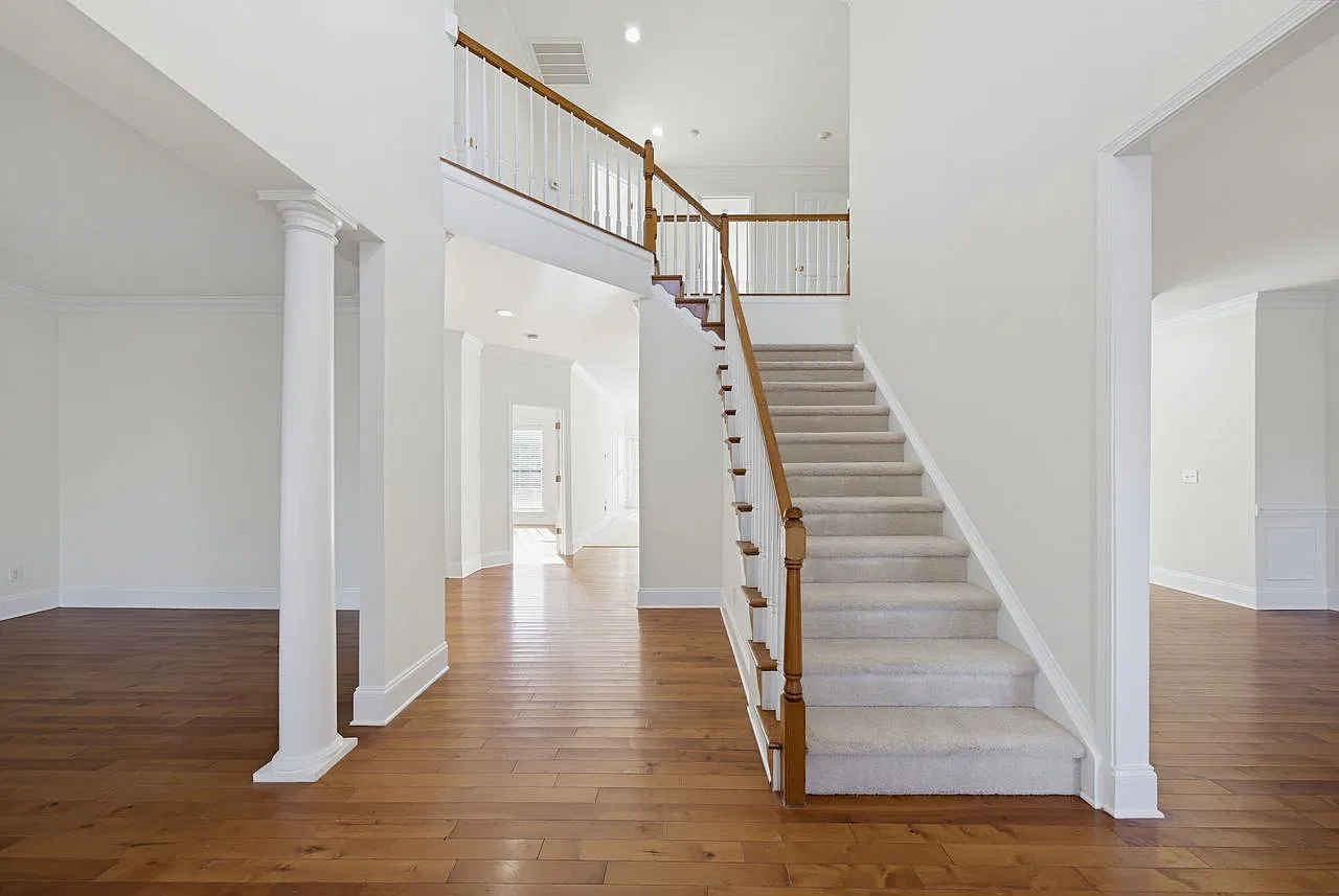 5 bed, 4396 sqft, $3,950 — Photo 4