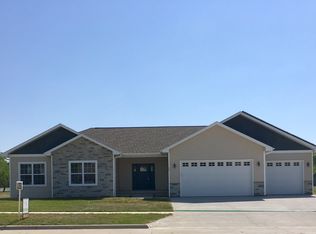 27 Green Oak Ct, Fort Madison, IA 52627