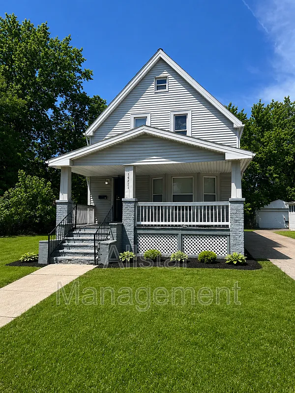 3 bed, 1.0 bath, 1201 sqft, $1,195 — Photo 1