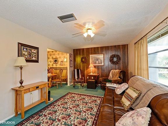 5th image of 2410 Cambridge Dr