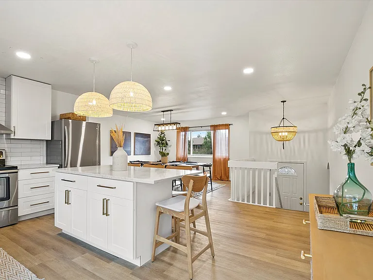144 Franklyn Ave — Photo 7