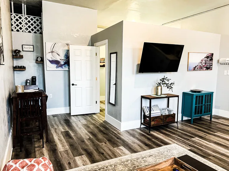 427 E Mill St #1 — Photo 8