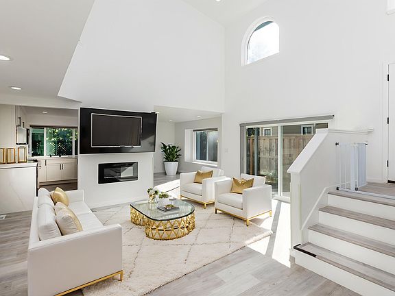 5th image of 11 Francisca Dr