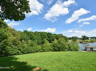 355 Conkinnon Dr, Lenoir City, TN 37772