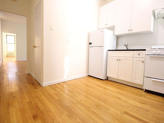 3rd image of 365 W 50th St APT 2W