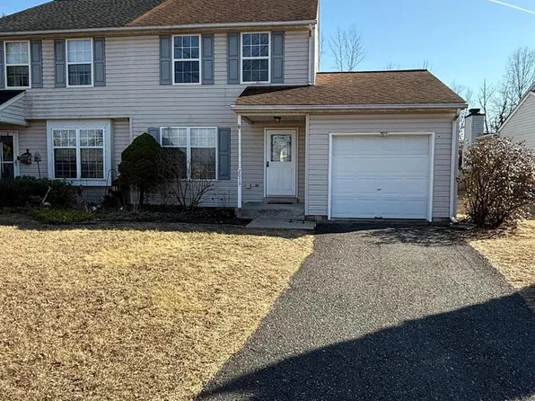 2073 Clover Mill Rd, Quakertown, PA 18951