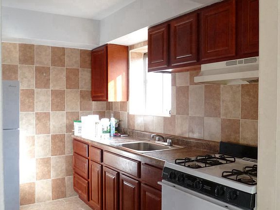 2nd image of 3092 Chaffee Ave #2