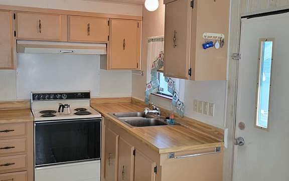 4th image of 1208 Lee St #43