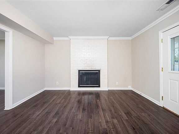 3rd image of 981 Wildflower Ct
