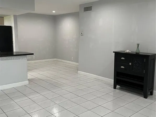 8404 W Sample Rd APT 131, Pompano Beach, FL 33065