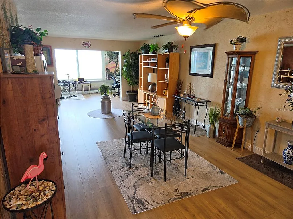 1 bed, 1.5 bath, 957 sqft, $1,800 — Photo 3