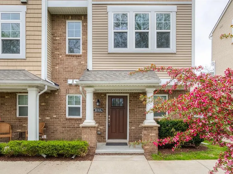1031 N Sherman Dr #A — Photo 1