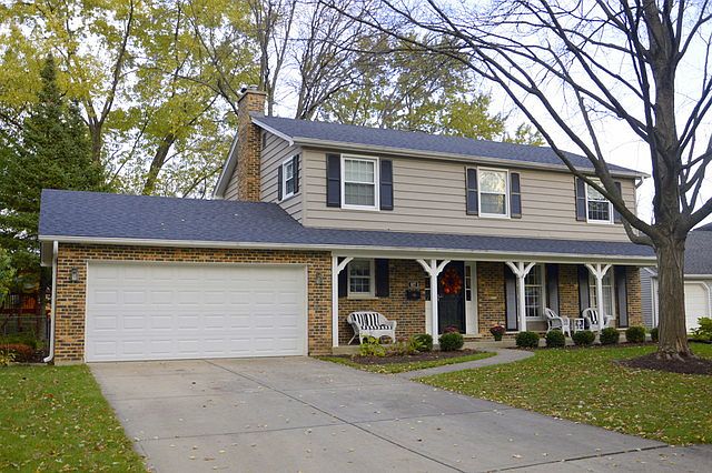 1st image of 927 N Hedgewood Dr