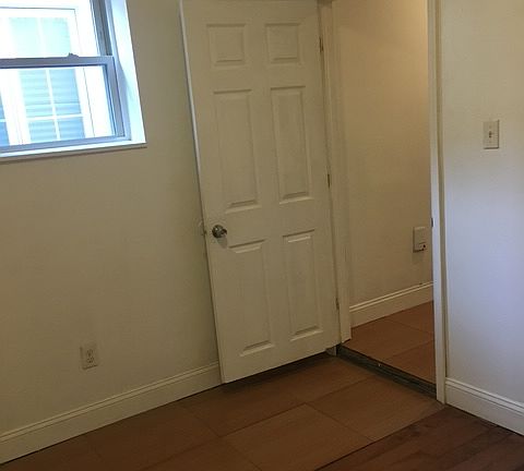 4th image of 903 S 13th St