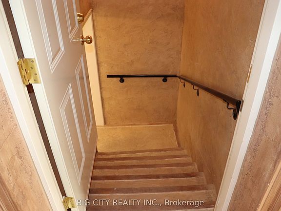 3rd image of 30 Lozoway Dr