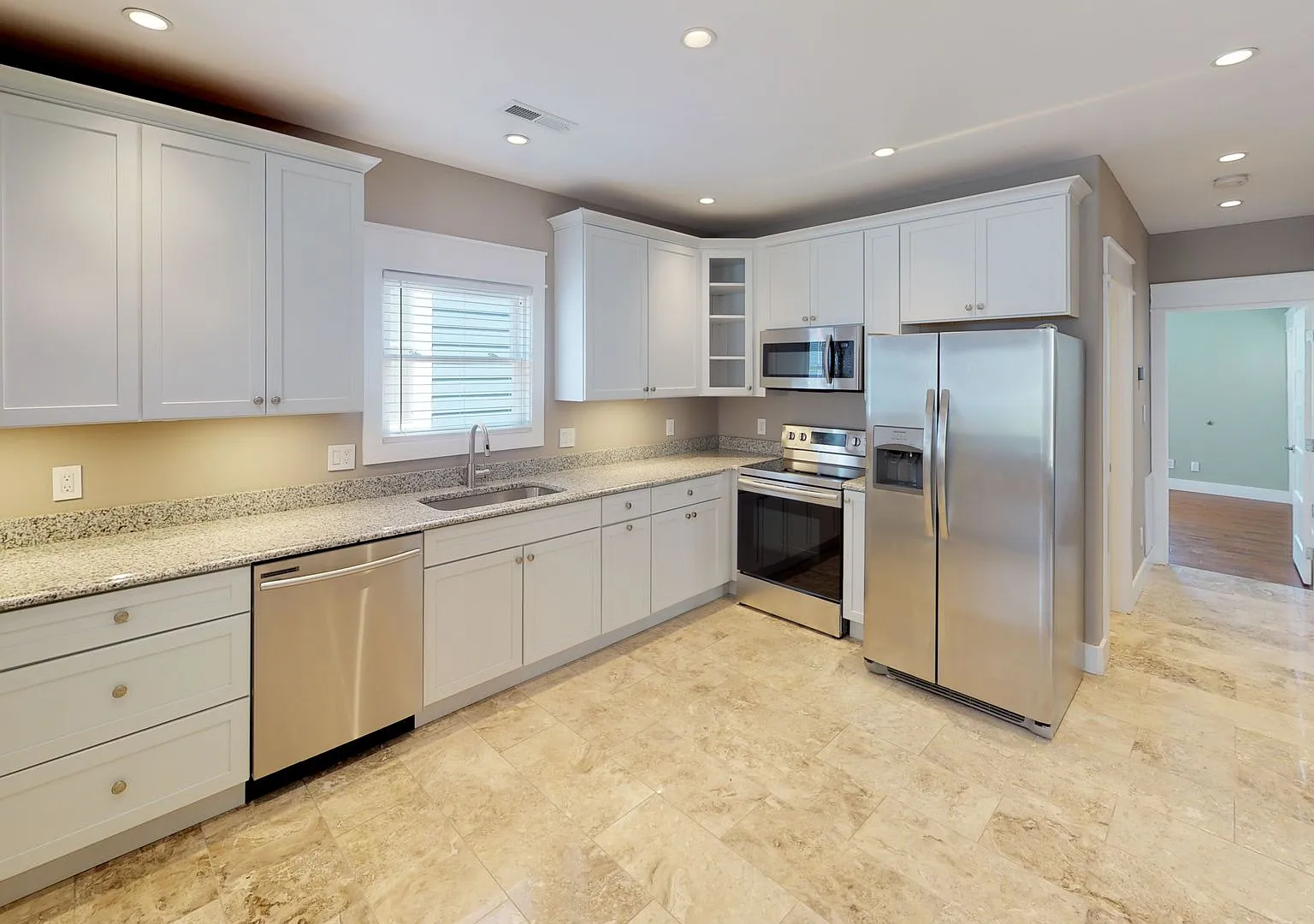 Waitlist for Aug2027Jul2028 Now Open! | 7BR/5BA in Fort Sanders | Near UTK — Photo 1