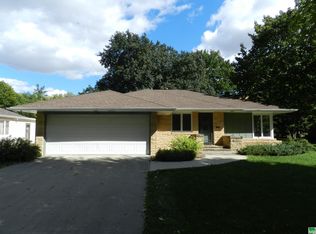 542 2nd Ave NE, Sioux Center, IA 51250