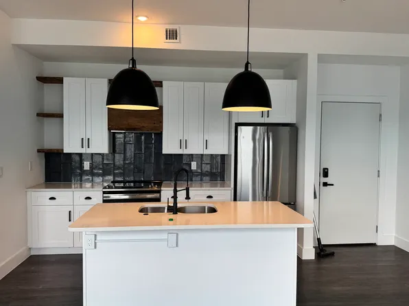 4 E Main St #204, Middletown, MD 21769