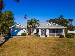 1027 NE 33rd Ln, Cape Coral, FL 33909