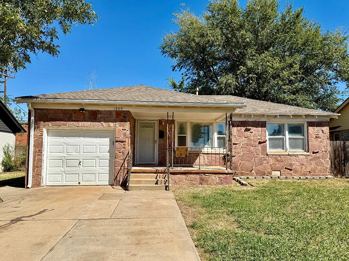 2 bed, 1.0 bath, 860 sqft, $1,295 — Photo 1