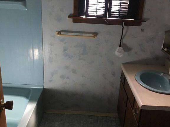 4th image of 61 Daytona Ave
