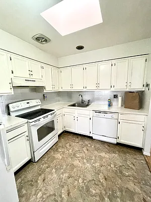 Rented by Luxian International Realty LLC | media 5