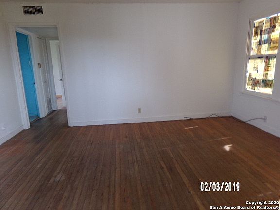 2nd image of 517 Cravens Ave