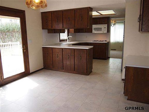 5th image of 3401 Leawood Dr