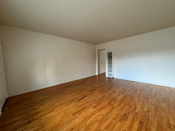 4th image of 940 Miller Ave