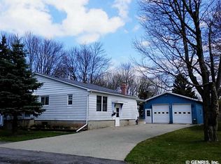 17 Grove St, Waterloo, NY 13165