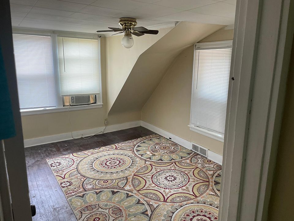 2nd image of 3 Glen Ave #3
