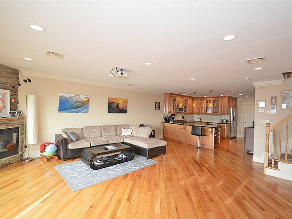 3rd image of 353 East Broadway