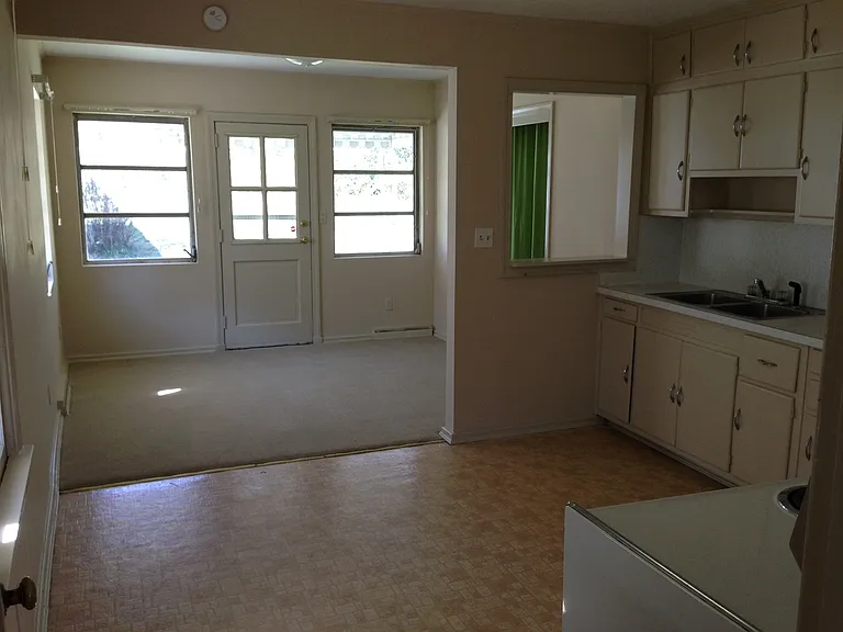 1102 Neal St — Photo 4