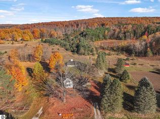 10308 Homestead Rd, Beulah, MI 49617