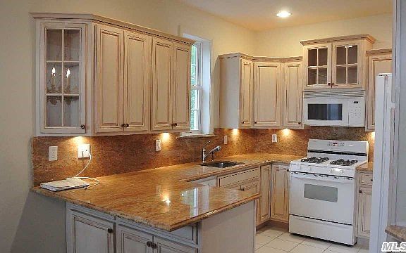 2nd image of 711 Balfour Pl