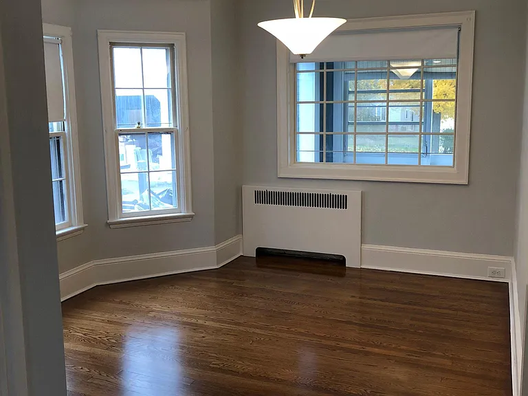 185 College St — Photo 10