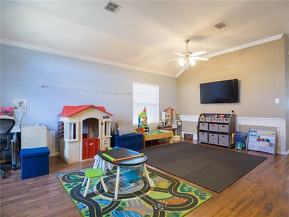3rd image of 6605 Redwood Ln