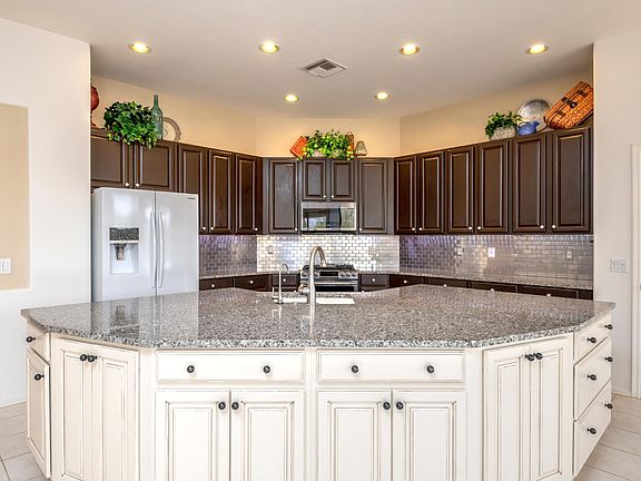 3rd image of 4901 N Sabino Valley Pl