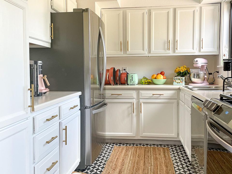 Kitchen with all new appliances (2020)