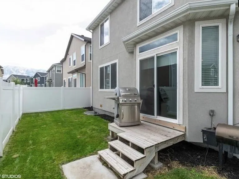 481 E Rue Cournot — Photo 23