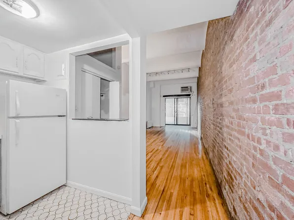 40 East 12th Street image 3 of 7