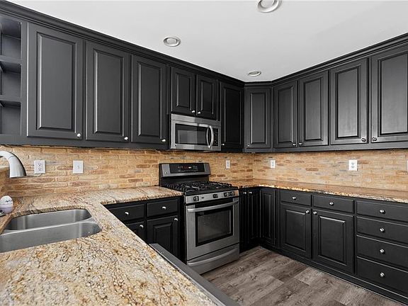5th image of 625 Harbor Bay Dr